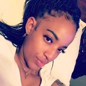 Meet your Posher, Laysha